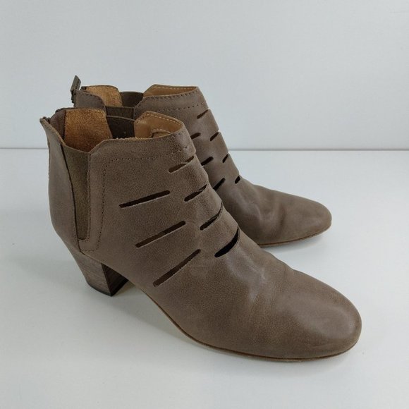 Aquatalia Shoes - Aquatalia Freida Cut Out Booties Size 9.5